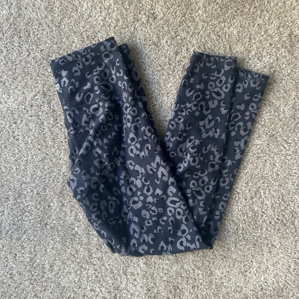 White fox cheetah yoga leggings